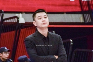 杨鸣:因为伤病&外援的原因边打边磨合 现在慢慢调整到最佳